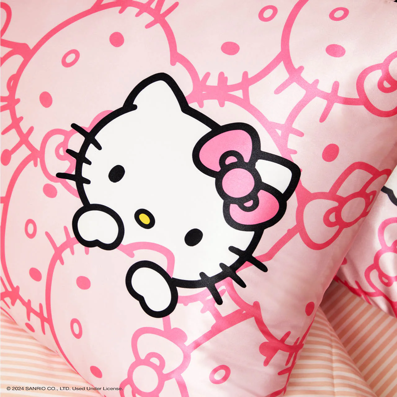 Kitsch x Hello Kitty Satin Pillowcase in Pink Hello Kitty Faces - King - Image 4