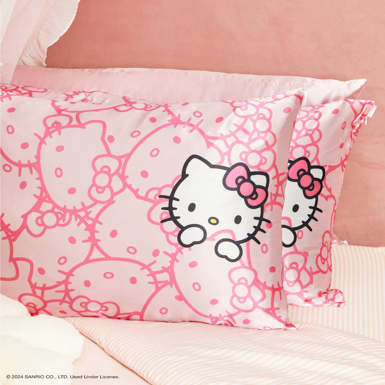 Kitsch x Hello Kitty Satin Pillowcase in Pink Hello Kitty Faces - King - Image 5