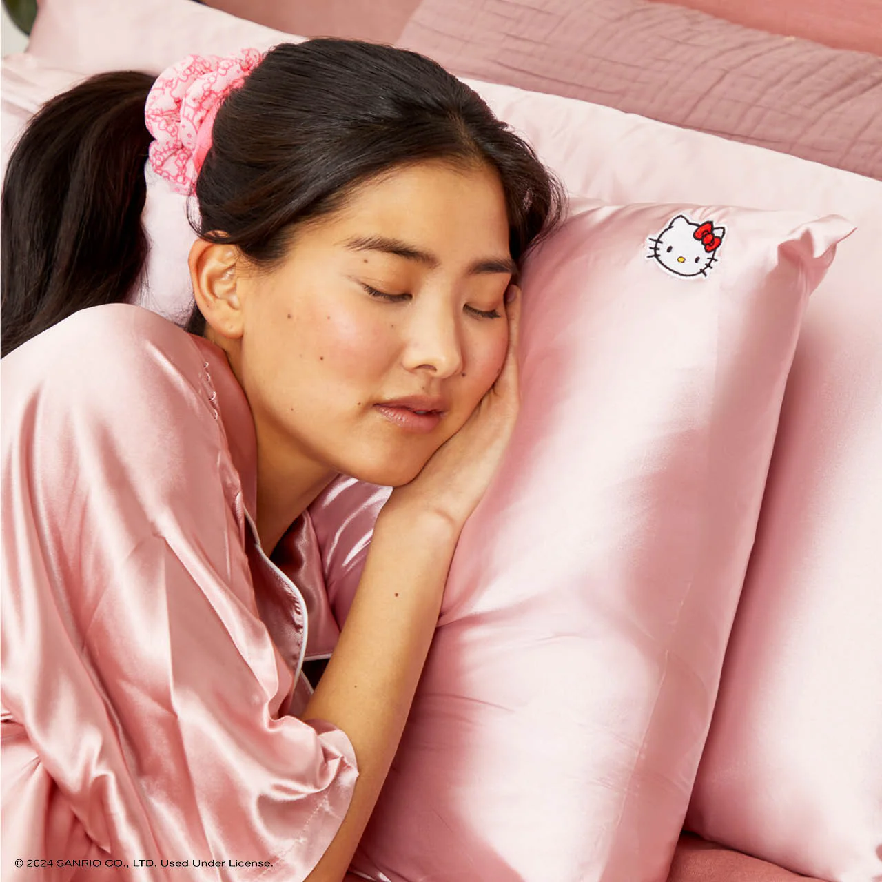 Kitsch x Hello Kitty Satin Pillowcase in Pink Hello Kitty Face - King - Image 5