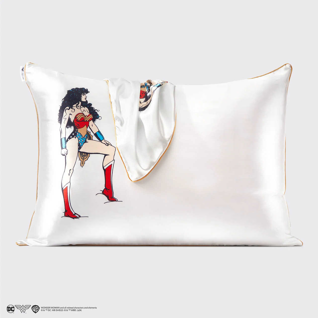 Kitsch x Wonder Woman Satin Pillowcase in Believe in Wonder - Image 4